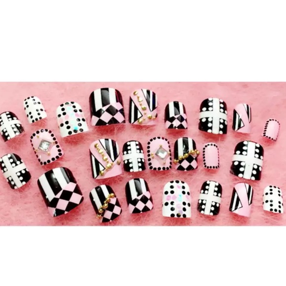 •I See in Black & White• Custom Designer Nails - Picture 2 of 2